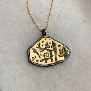 Antik Sembollü El Yapımı Gümüş Kolye