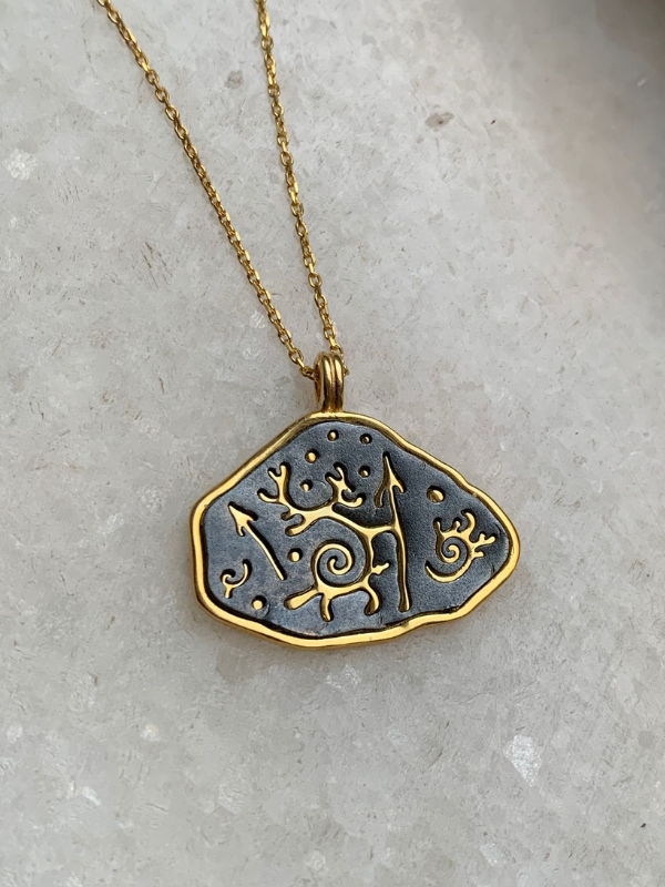 Antik Sembollü El Yapımı Gümüş Kolye
