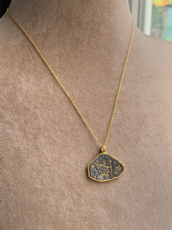 Antik Sembollü El Yapımı Gümüş Kolye - Görsel 2