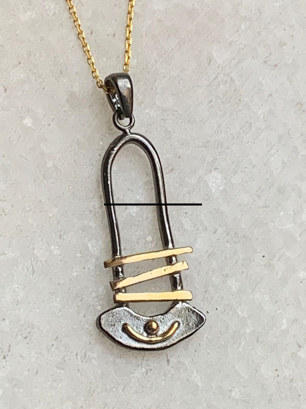 Kemer Formunda Oksitli Modern Gümüş Kolye